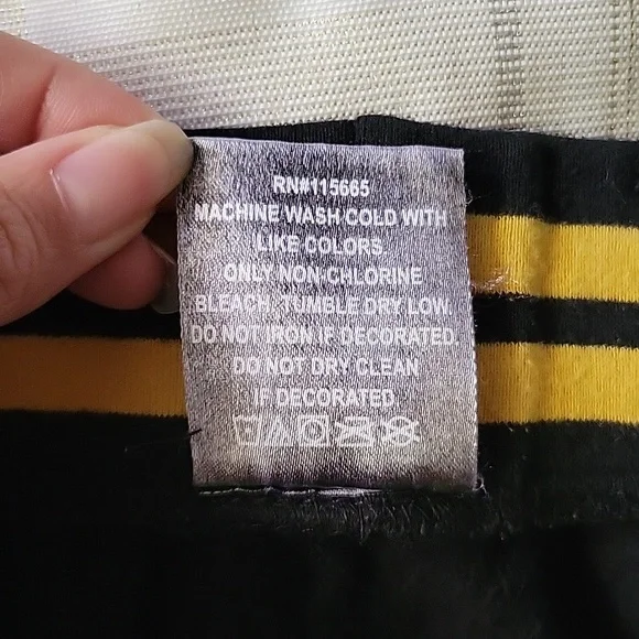 Harry Potter Hogwarts Alumni Joggers - Picture 9 of 14